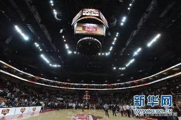 向山西傾斜